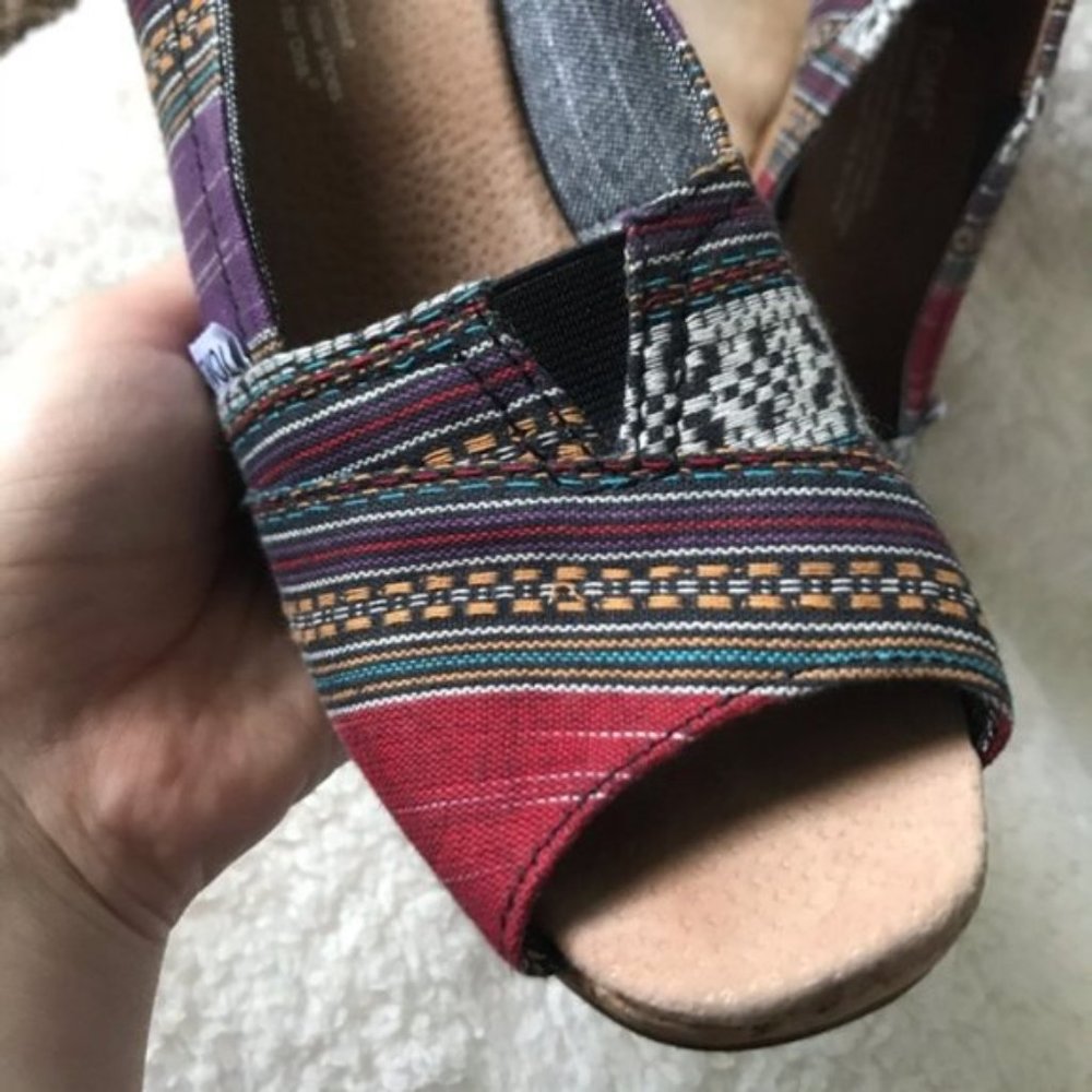 TOMS Open Toe Cork Wedges Canvas Navajo Stripe - Picture 11 of 15